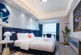 Locals Apartment House 06 allows 18 year olds to book a room