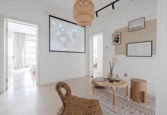 Locals Apartment House 50 allows 18 year olds to book a room