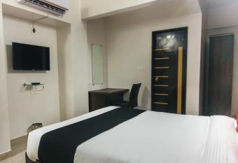 OYO Flagship 62160 Ms Hospitality allows 18 year olds to book a room