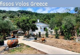 Cheerful 3 bedroom house with open fireplace allows 18 year olds to book a room