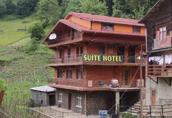 SHERAHTON APART has Balcony rooms