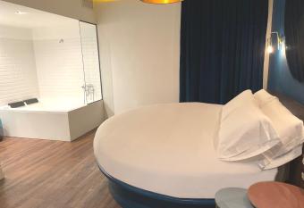 H Regas Adults Only allows 18 year olds to book a room