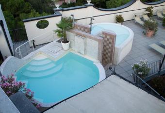 Hotel Enrichetta allows 18 year olds to book a room