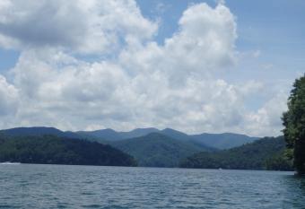 New Luxury Lakefront: Private Swimming Cove & Wifi! has Balcony rooms