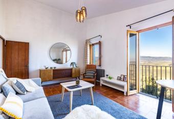 CASA ANNA allows 18 year olds to book a room