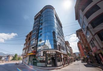 Ayenda Platinum Palace allows 18 year olds to book a room