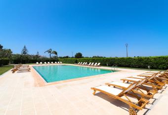 Bungalow Sultanina has Smoking/Balcony rooms