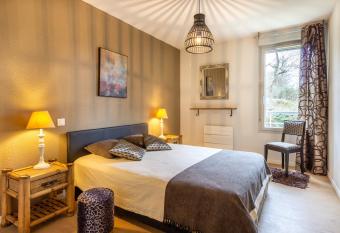 Le Clos Bellevue Appartement T3 parking + piscine has Balcony rooms