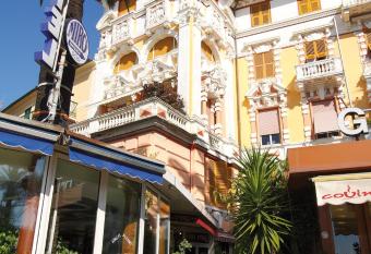 Hotel Miro  allows 18 year olds to book a room