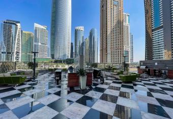 vayK - Modern One Bedroom near Marina with Lake View and Pool Access has rooms with a private hot tub