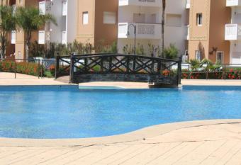 MOHAMMEDIA 310 allows 18 year olds to book a room