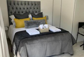 Marielitsa Guest Suite No 1 allows 18 year olds to book a room