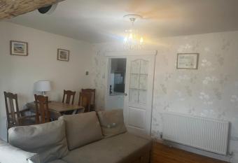 Saunderfoot Garden apartment, has Balcony rooms