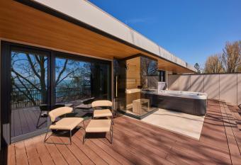 LUA Resort - Adults only allows 18 year olds to book a room