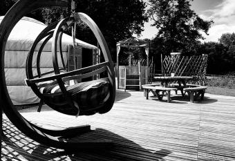 Domaine Arvor & Spa has rooms with a private hot tub