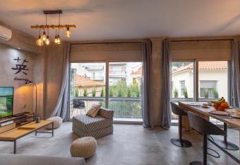 Lepanto Luxury Apartments FF has Balcony rooms