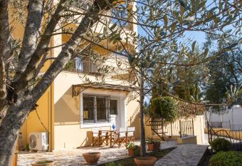 Julias Village-Allure allows 18 year olds to book a room