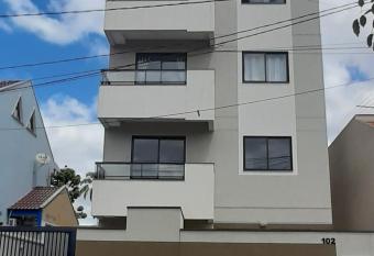 Lindo Apto Condom  nio Paradise 4Km Aeroporto Afonso Pena e 14 KM Curitiba has Balcony rooms