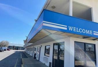 Rest Inn has Smoking rooms