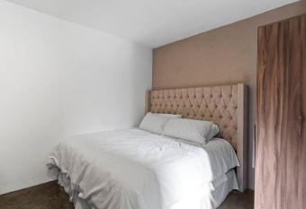 +MS +Loft C  ntrico +C  modo +Internet 119G allows 18 year olds to book a room