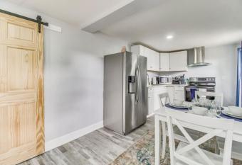 Myrtle Grove Cottage- Casita #1 has Balcony rooms