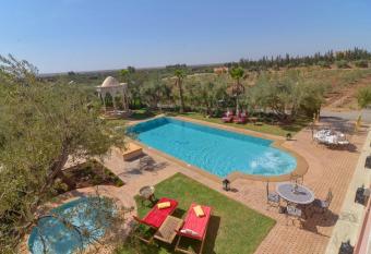 Villa Jnane az Zatr has rooms with a private hot tub