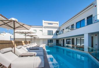 ALTHAEA LUXURY ROOMS has Balcony rooms