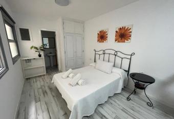 Casa Mora allows 18 year olds to book a room