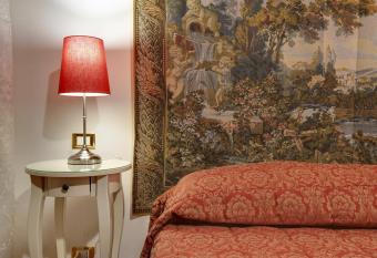 Grimaldi Apartments Cannaregio allows 18 year olds to book a room