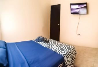 Habitaci  n econ  mica allows 18 year olds to book a room