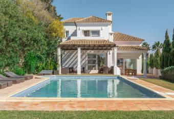 Villa Oleandro has Balcony rooms