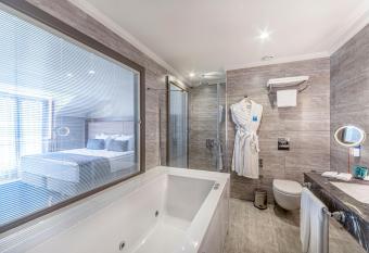 TRYP By Wyndham Istanbul Sisli Hotel has Smoking rooms