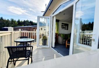 Apple Tree Lodge Hot Tub 3 bedroom 2 Bars has Balcony rooms