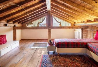 Maso Pencati has Balcony rooms