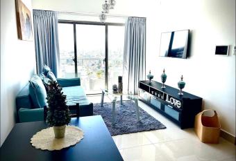 BRAN NEW LUXURY 1 BDR - POOL - CINE- SAUNE - GYM - WIFI has Balcony rooms