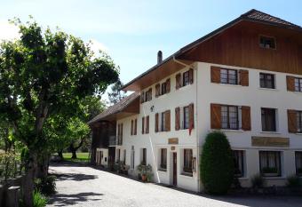 Hotel MAZIN allows 18 year olds to book a room