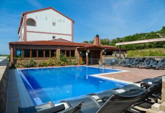 Apartmani Vila Caska has Balcony rooms