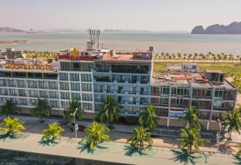 An S  n Bay Hotel has Balcony rooms