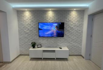 Robert s White Apartament allows 18 year olds to book a room