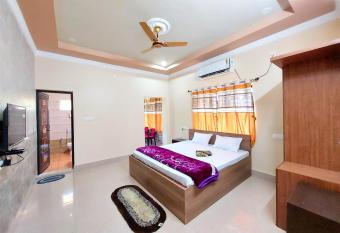 Aappayan Guest House & Restaurant has Balcony rooms