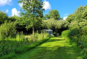 Quirky Eco Stay, BEDDING NOT SUPPLIED, Peaceful & Private for 2 in Dble bed allows 18 year olds to book a room