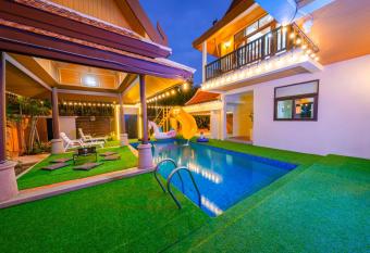 Bali Beach Pool Villa has Balcony rooms