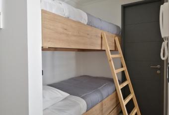 Departamento Pto Varas allows 18 year olds to book a room