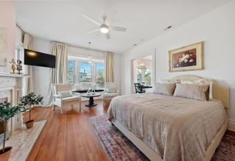 Beautiful One Bedroom Condo Perfect for Halloweekends G allows 18 year olds to book a room