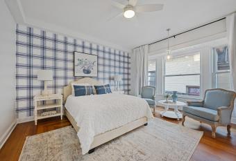 Beautiful Condo Close to The Dock of Bay Marina - H allows 18 year olds to book a room