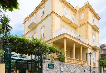 Hotel Crawford has Balcony rooms