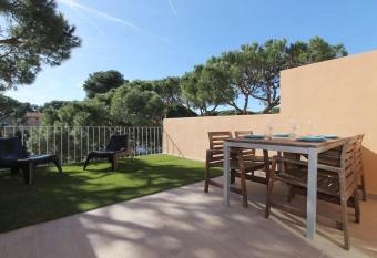 Petit Bijou - Beach apartment iii has Balcony rooms