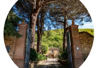 Tenuta Montelaura has Balcony rooms