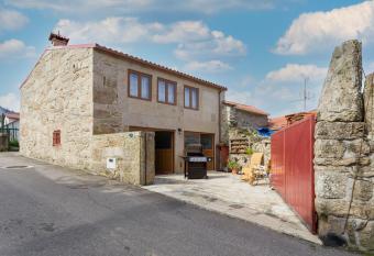Cantinho do L  cio has Balcony rooms