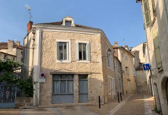 Appartement T2 hyper centre    P  rigueux 1 chambre Lou Chabrol allows 18 year olds to book a room